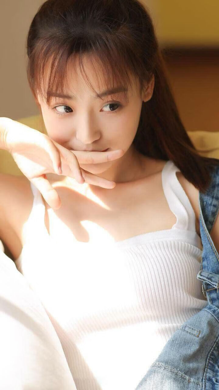 克莱尔·柯尔赞展现新生代仰泳实力,yy克莱尔